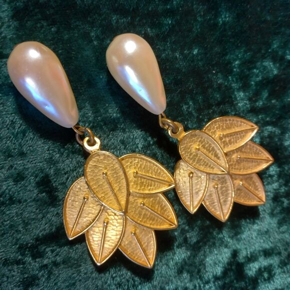 Coraline Made in USA designer runway earrings faux pearl large 3 inches by 1 1/2 - Picture 3 of 10
